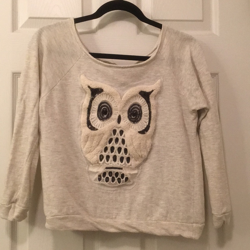 Off shoulder sweatshirt w/ sequined owl design.